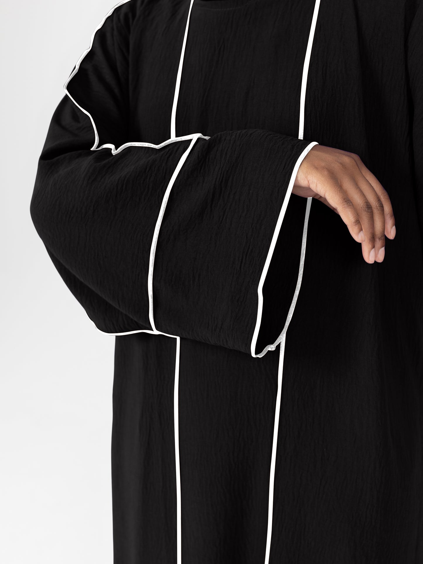 Pre-Order ThreadedTrace Abaya - Black and White