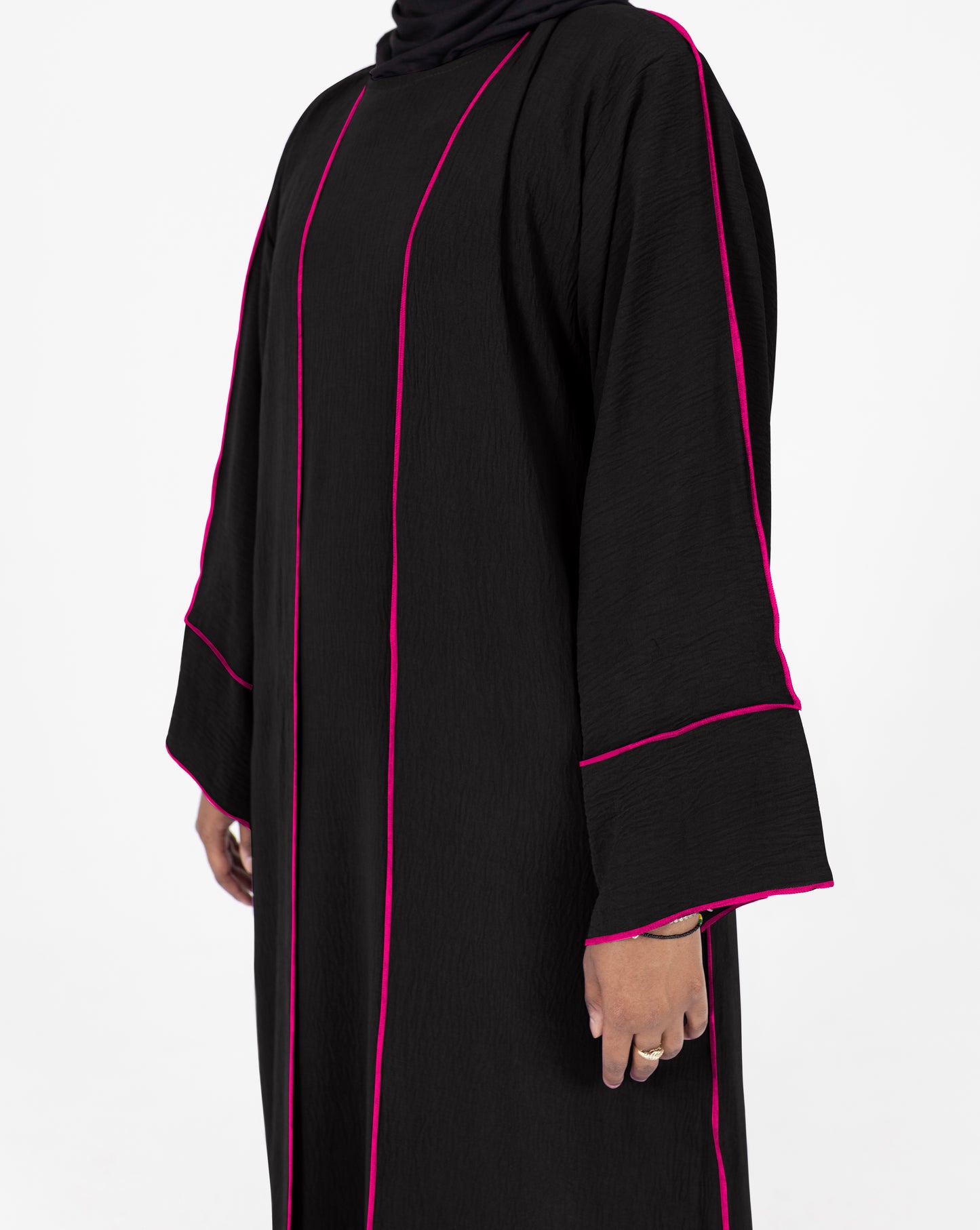 Pre-Order ThreadedTrace Abaya - Black and Pink