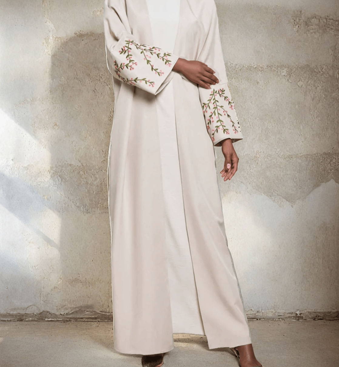 Elegant Linen Open Abaya - Bahrain Style, Embroidered Leaf and Floral Cuff Detail, Modest Fashion